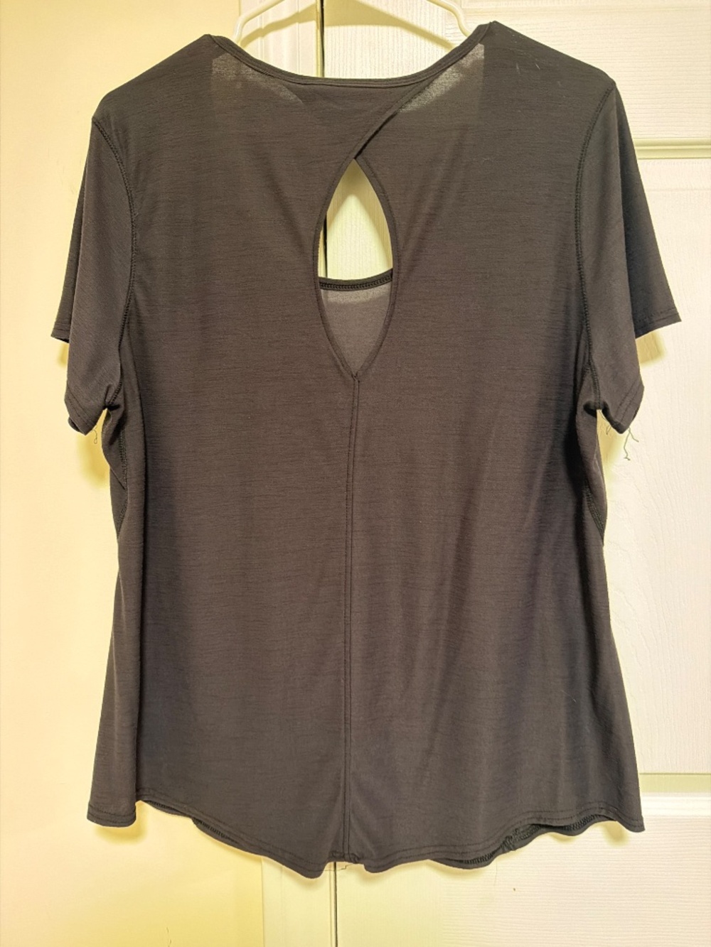 Workout top - Picture 3 of 3